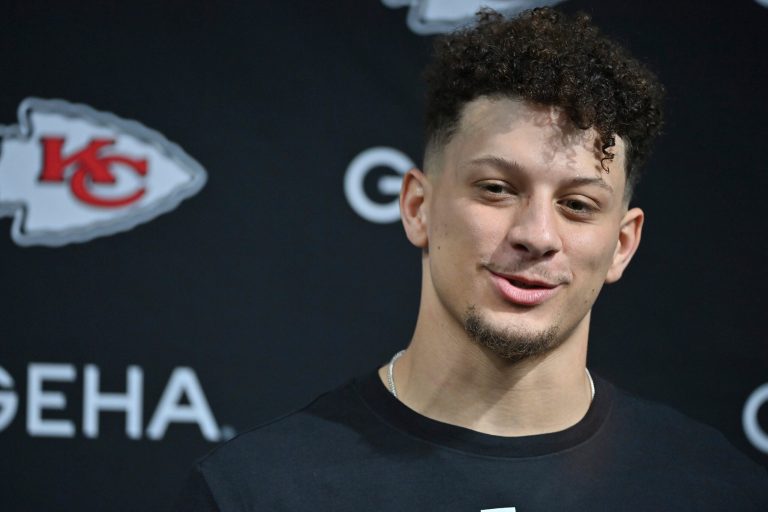 Chiefs QB Patrick Mahomes becomes co-owner of NWSL team, adding to pro sports portfolio