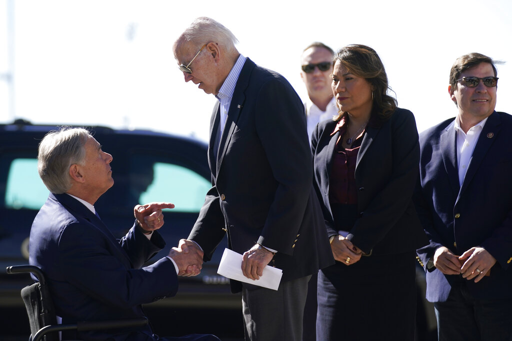 Abbott hand-delivers Biden a letter on El Paso tarmac denouncing his border ‘failure’