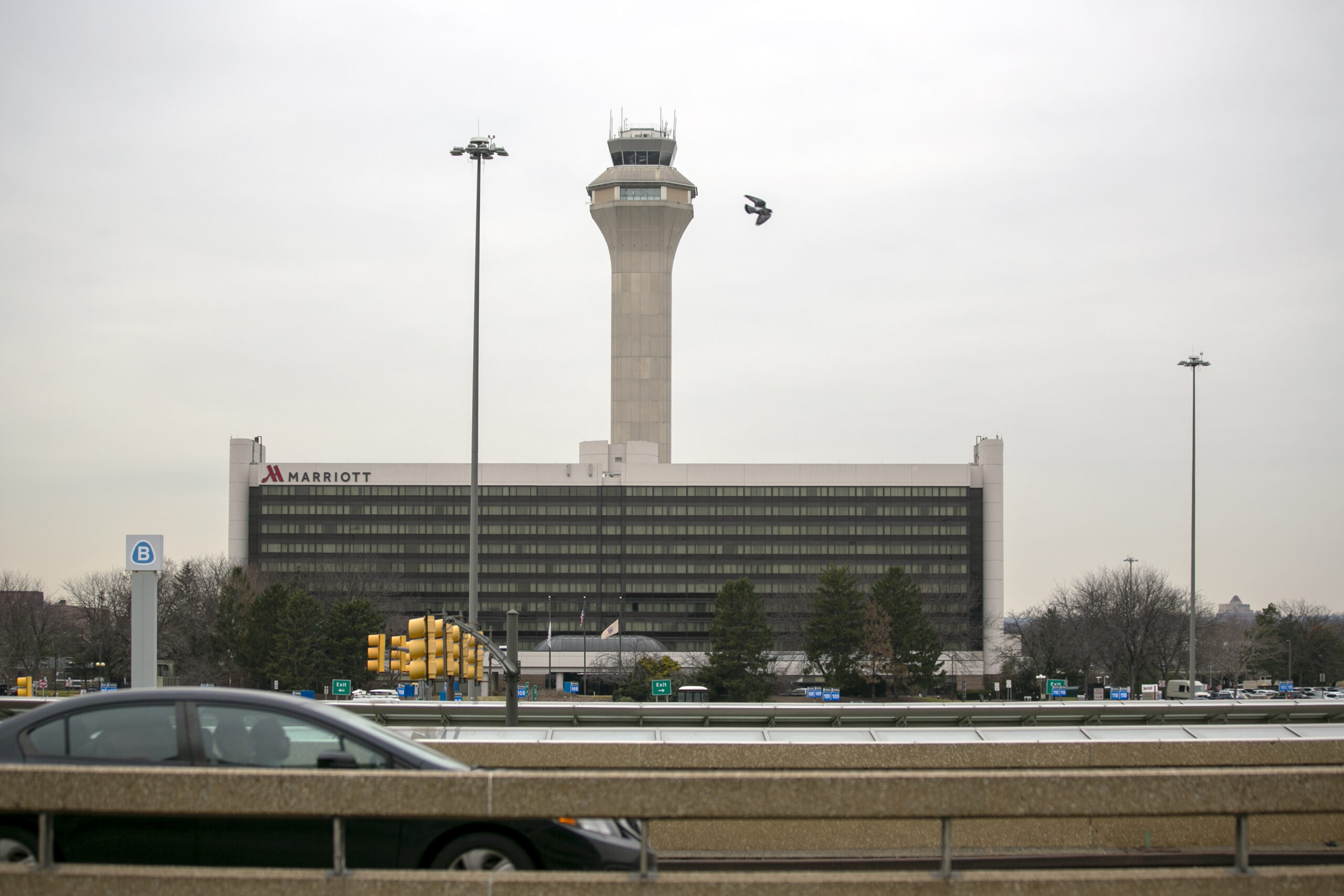FAA blames personnel incompetence for system outage that stopped flights