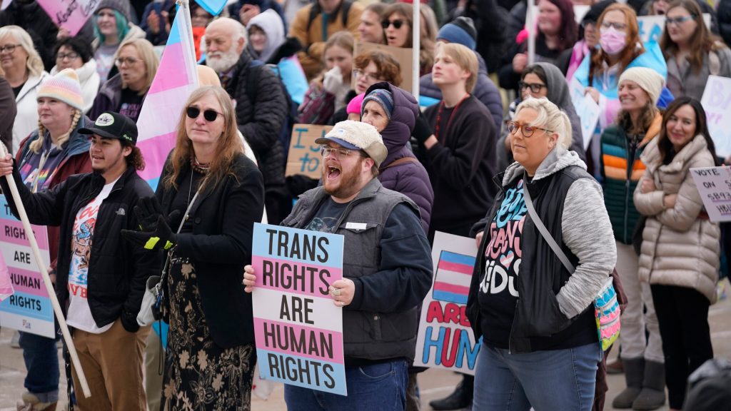 Judges who refuse to use ‘preferred pronouns’ should recuse themselves, lawyers charge