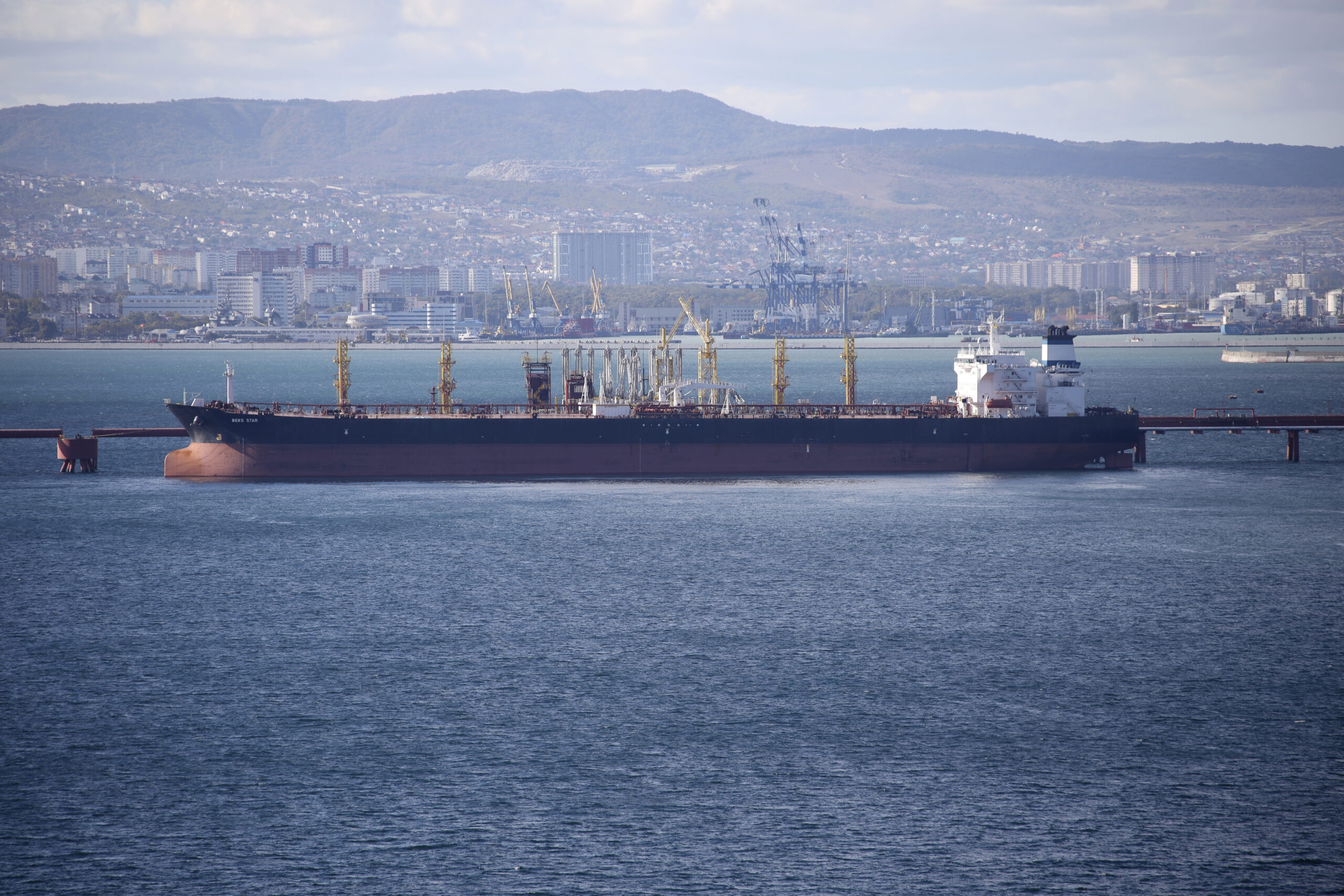 Global oil demand to hit all-time high in 2023, IEA predicts