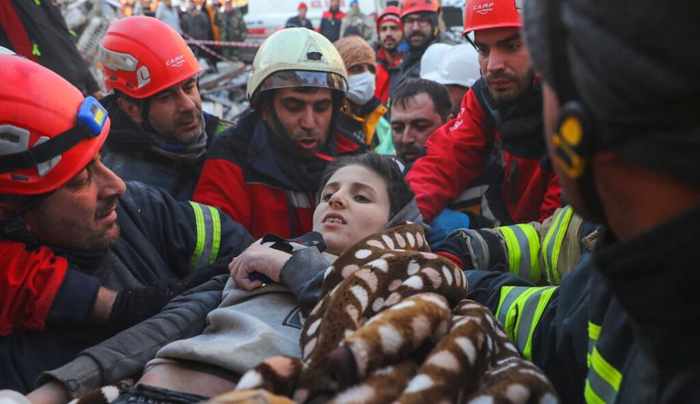 Survivors still being found as quake death toll tops 28,000