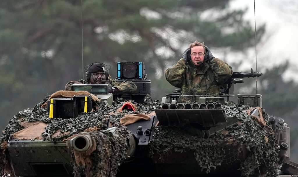 German Leopard 2 tanks and first British tanks arrive in Ukraine
