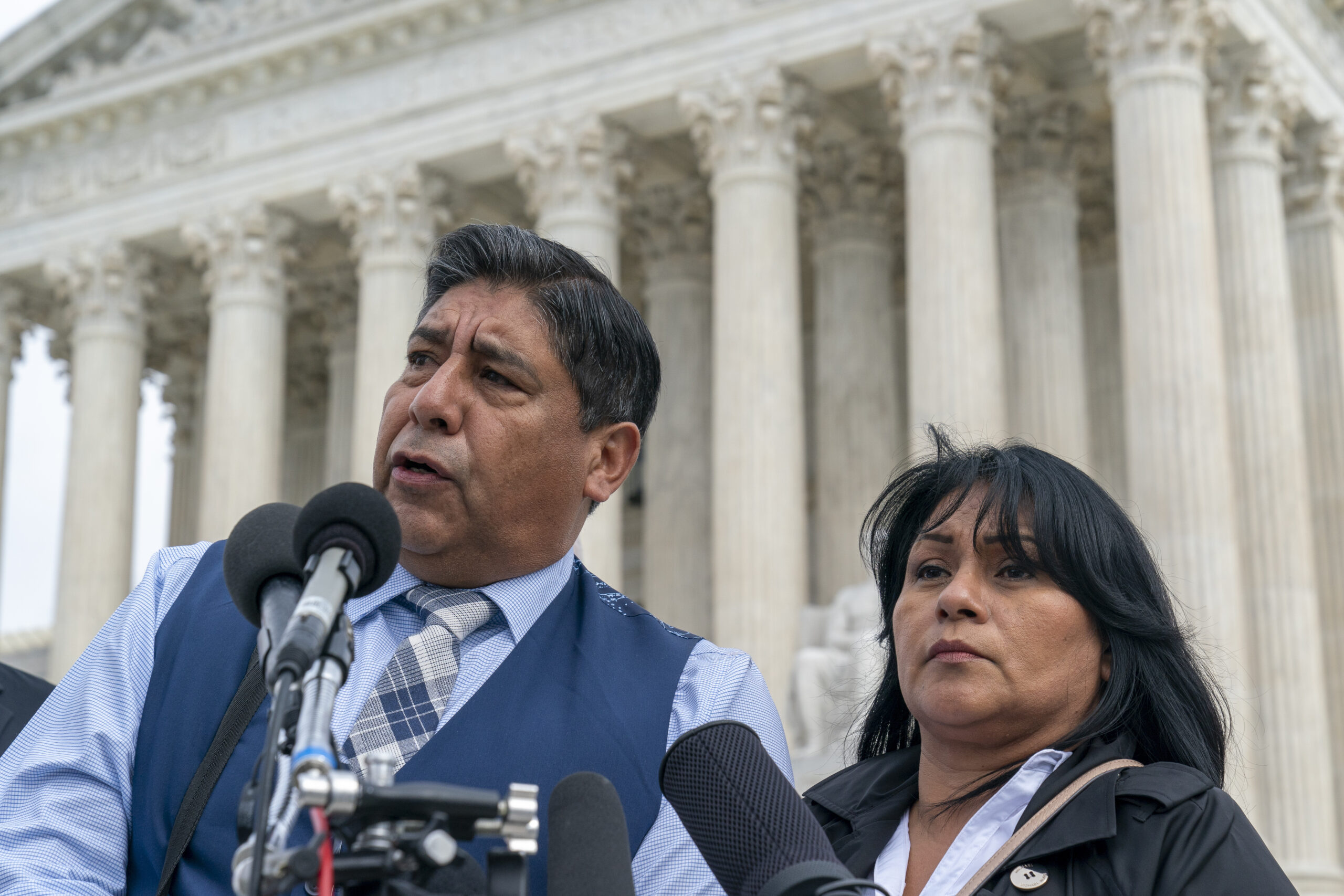 Jose Hernandez, Beatrize Gonzalez