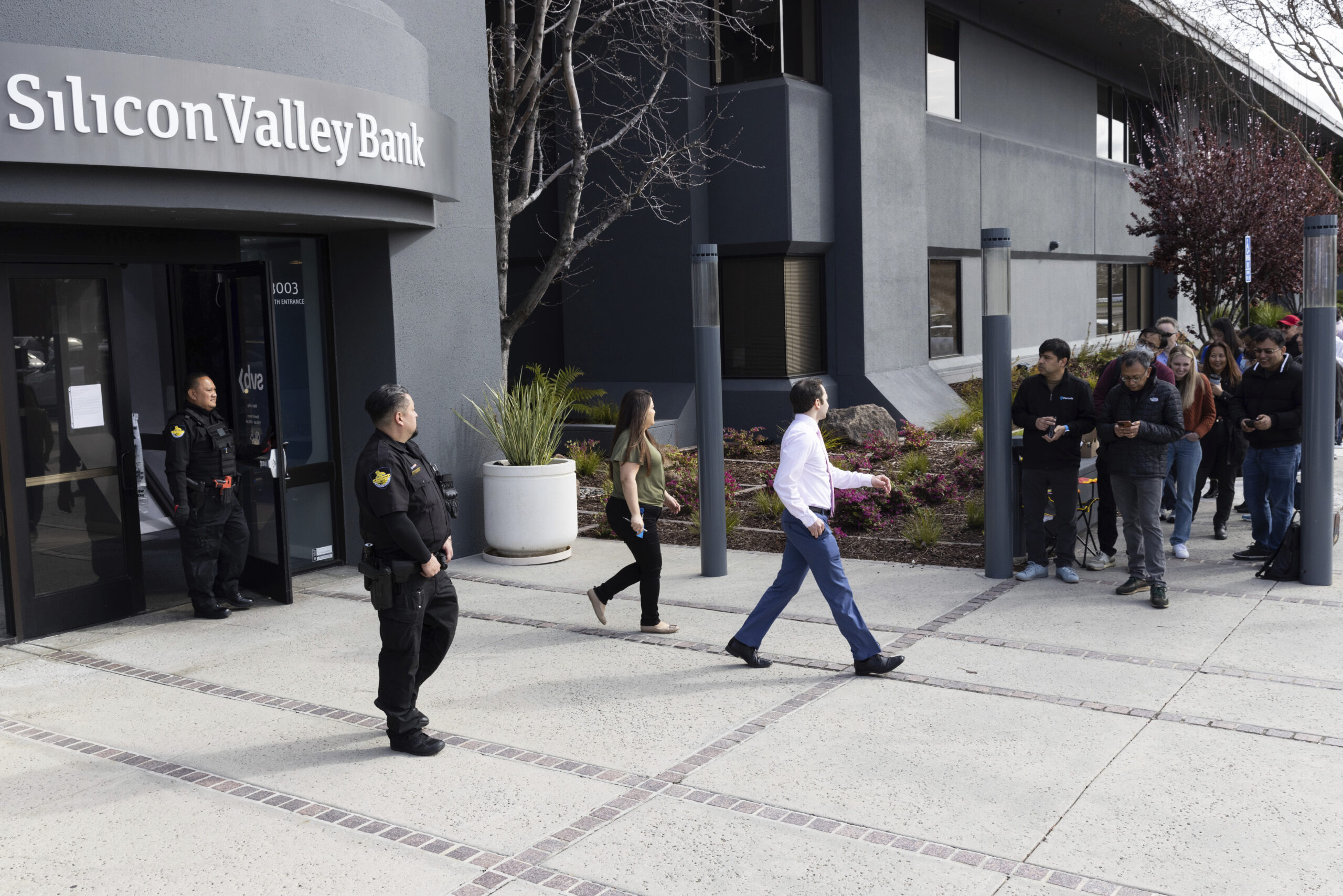 SVB collapse: Senate Republicans demand answers from Federal Reserve