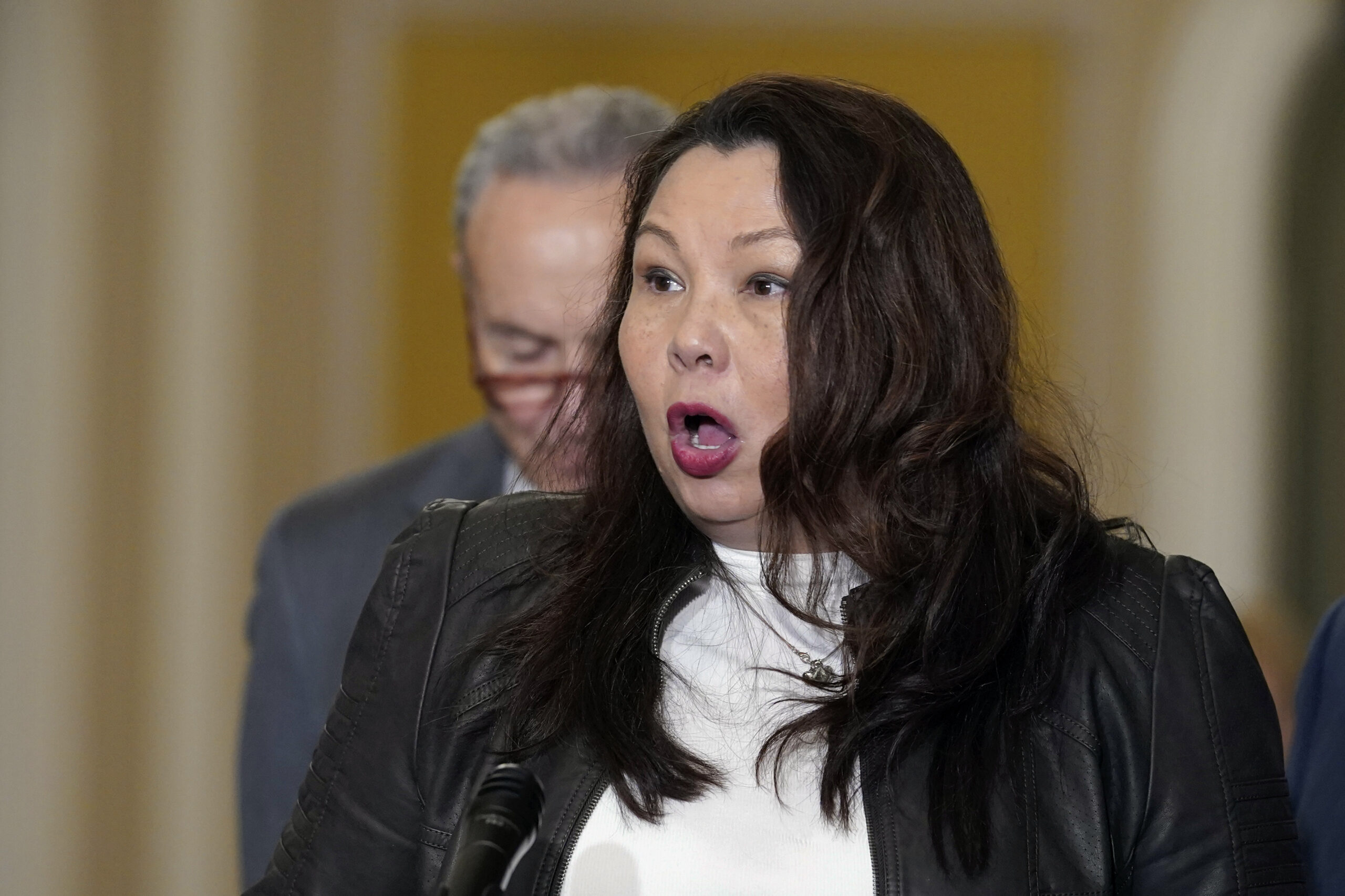 Duckworth calls on FTC to look into abortion pill distributor