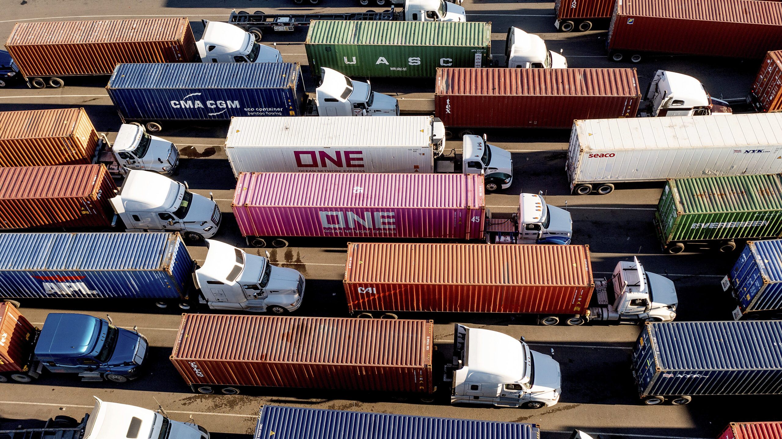 California regulators and truck manufacturers reach deal on emissions rules