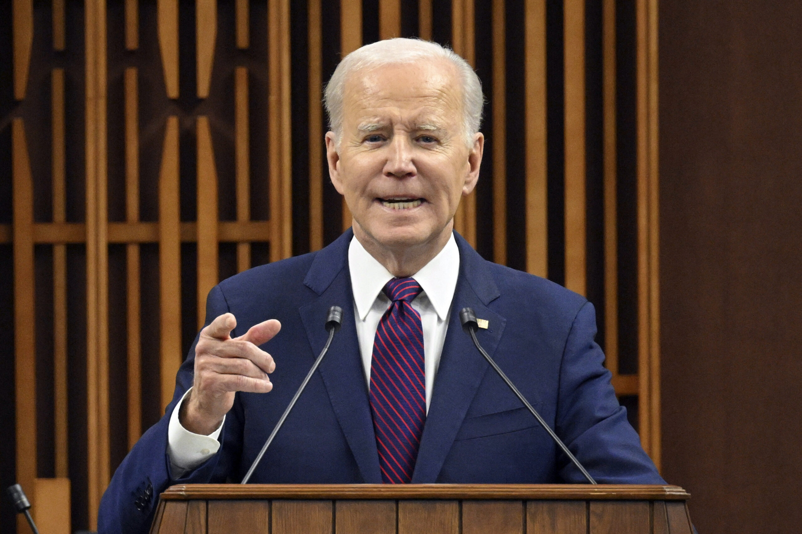 Biden disses Canadian hockey team during speech to Parliament