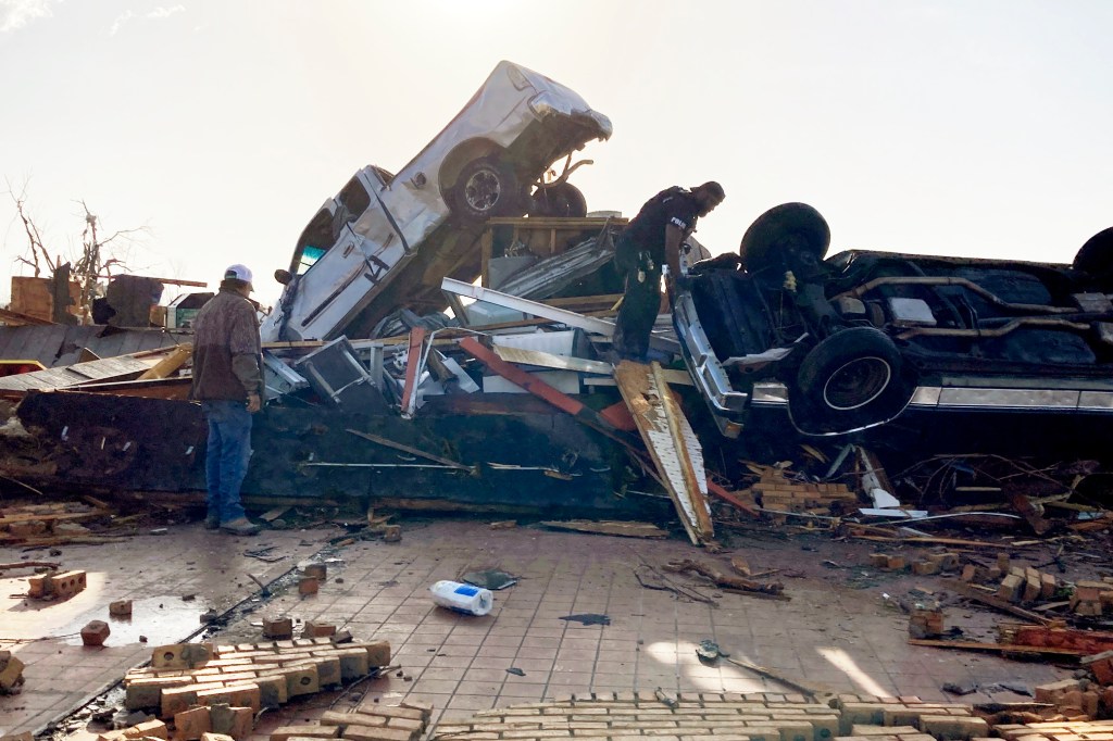 Mississippi tornado storm leaves at least 25 dead