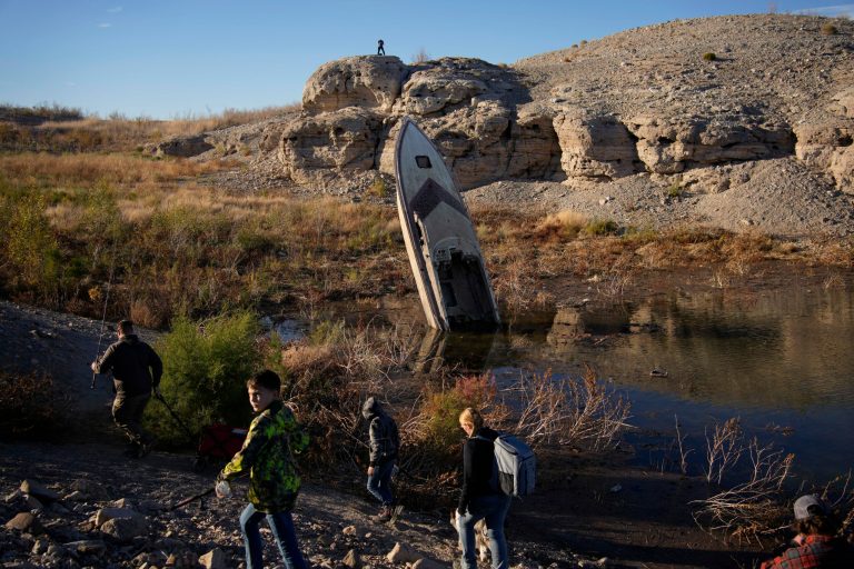 Interior floats plan for Colorado River cuts to Western states
