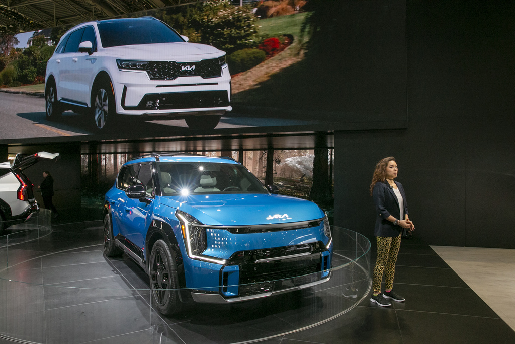 Car dealers press Biden to ease up on ‘unrealistic’ electric vehicle push