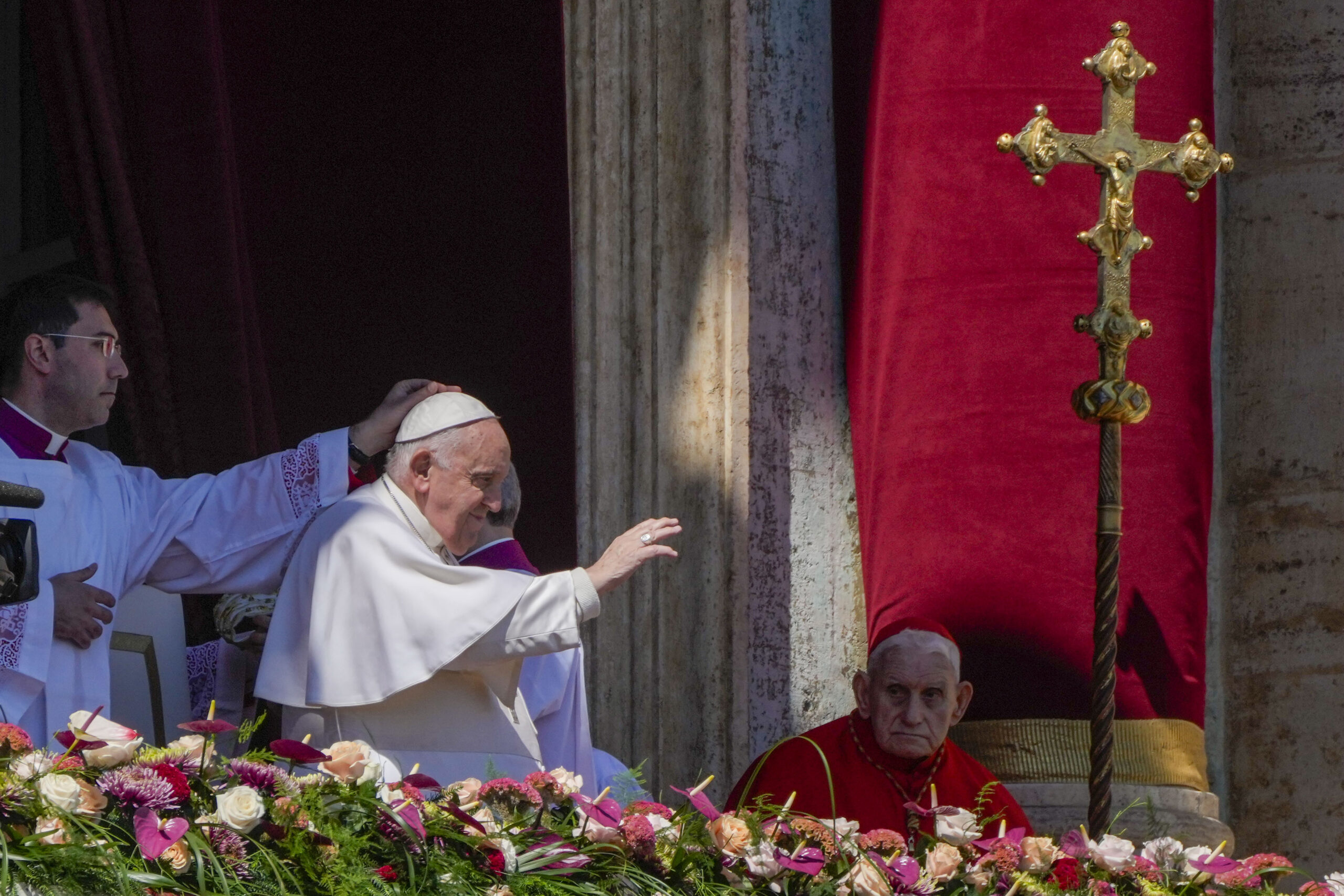 Pope prays for both Ukrainians and Russians in Easter message