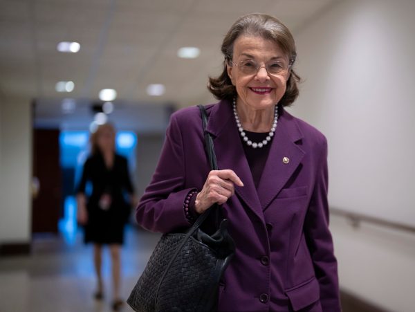 Feinstein asks for temporary replacement on Judiciary Committee