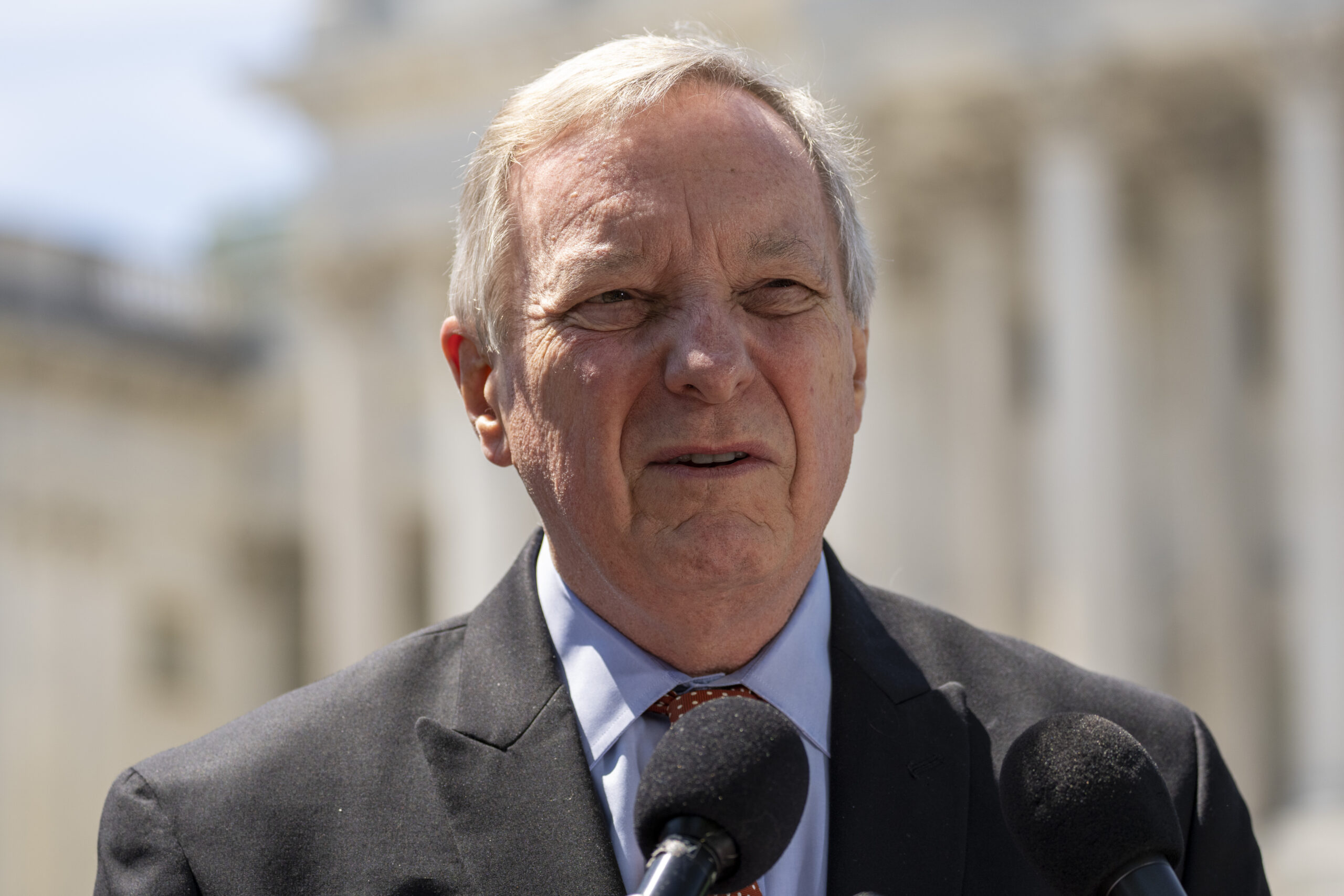Dick Durbin says allegations against Thomas regarding undisclosed gifts show a ‘conflict of interest’