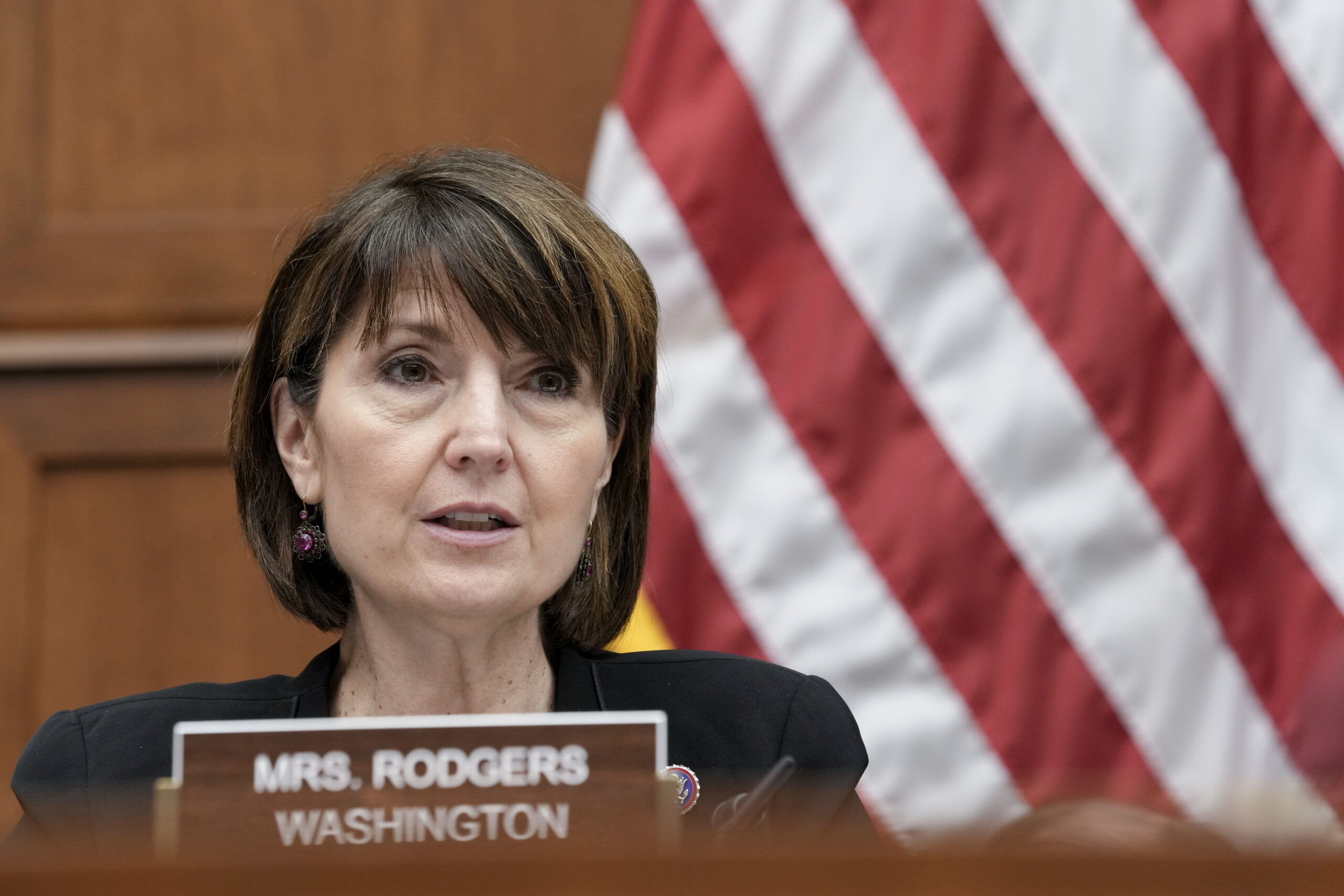 House GOP ratchets up conflict with health agencies over COVID-19 origins investigation