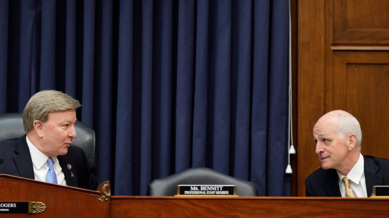 Centrist Republicans look to avoid floor fight over NDAA