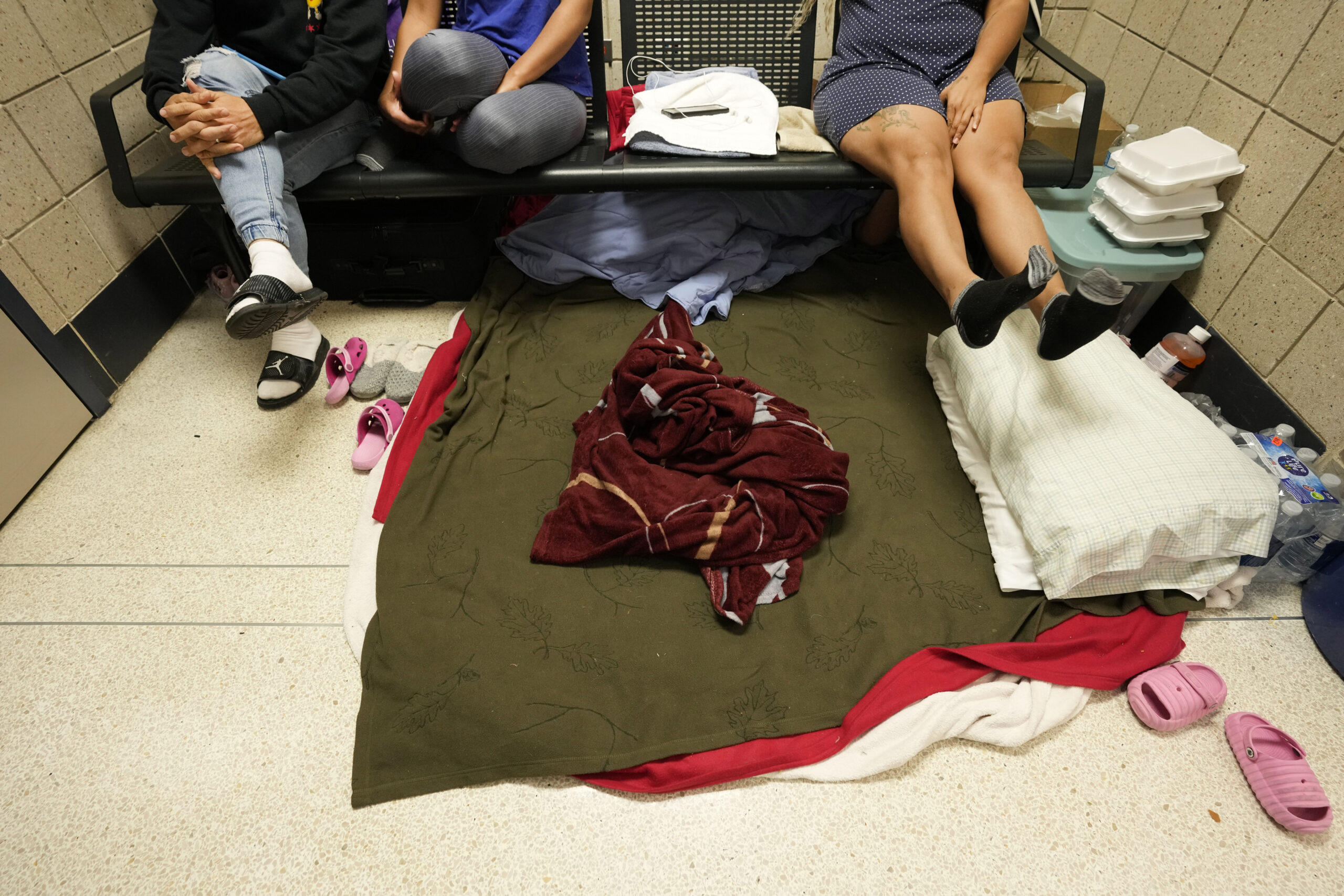 Footage shows overflowing Chicago police precincts turned into migrant shelters