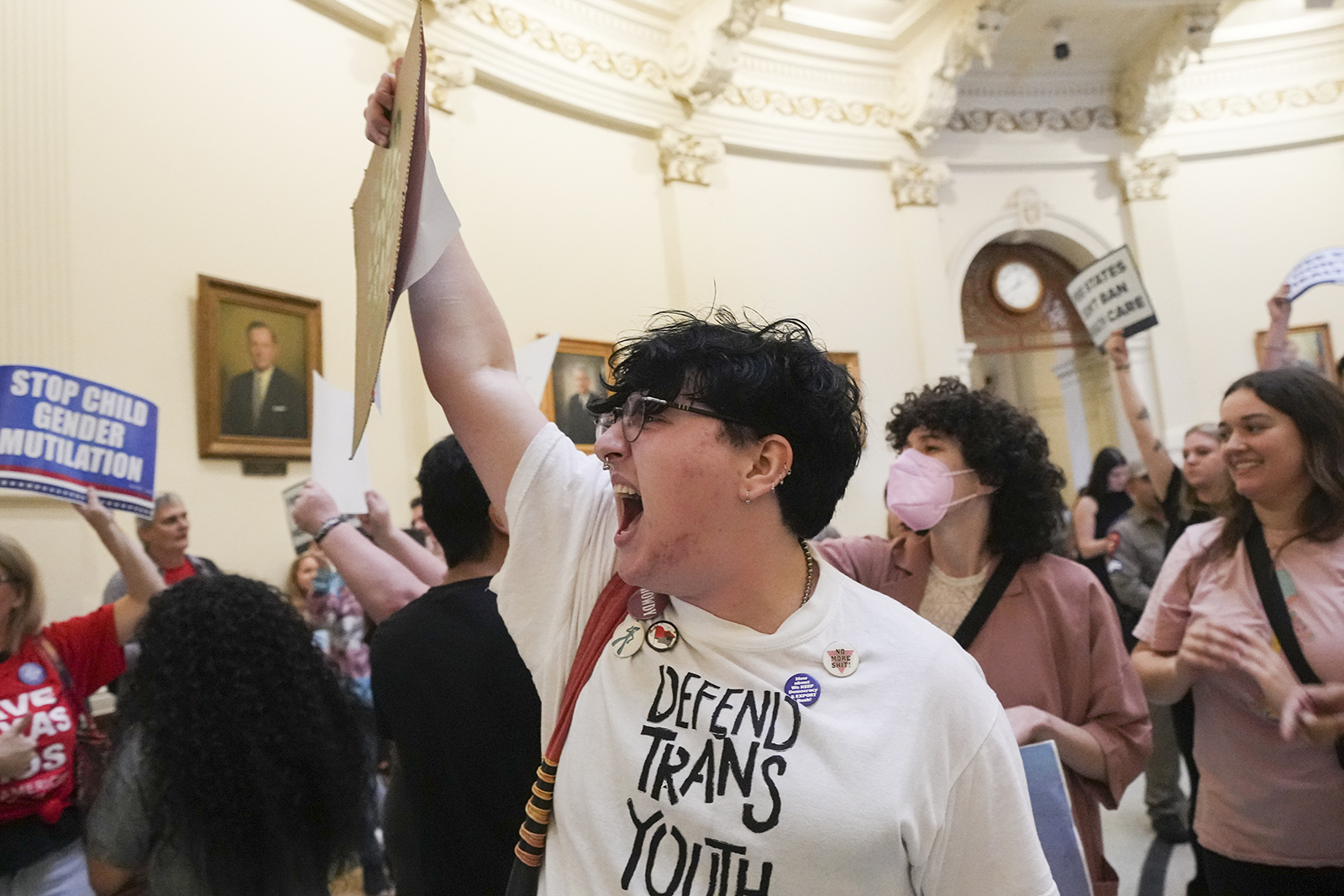 Texas gender bill delayed after LGBT protesters disrupt proceedings