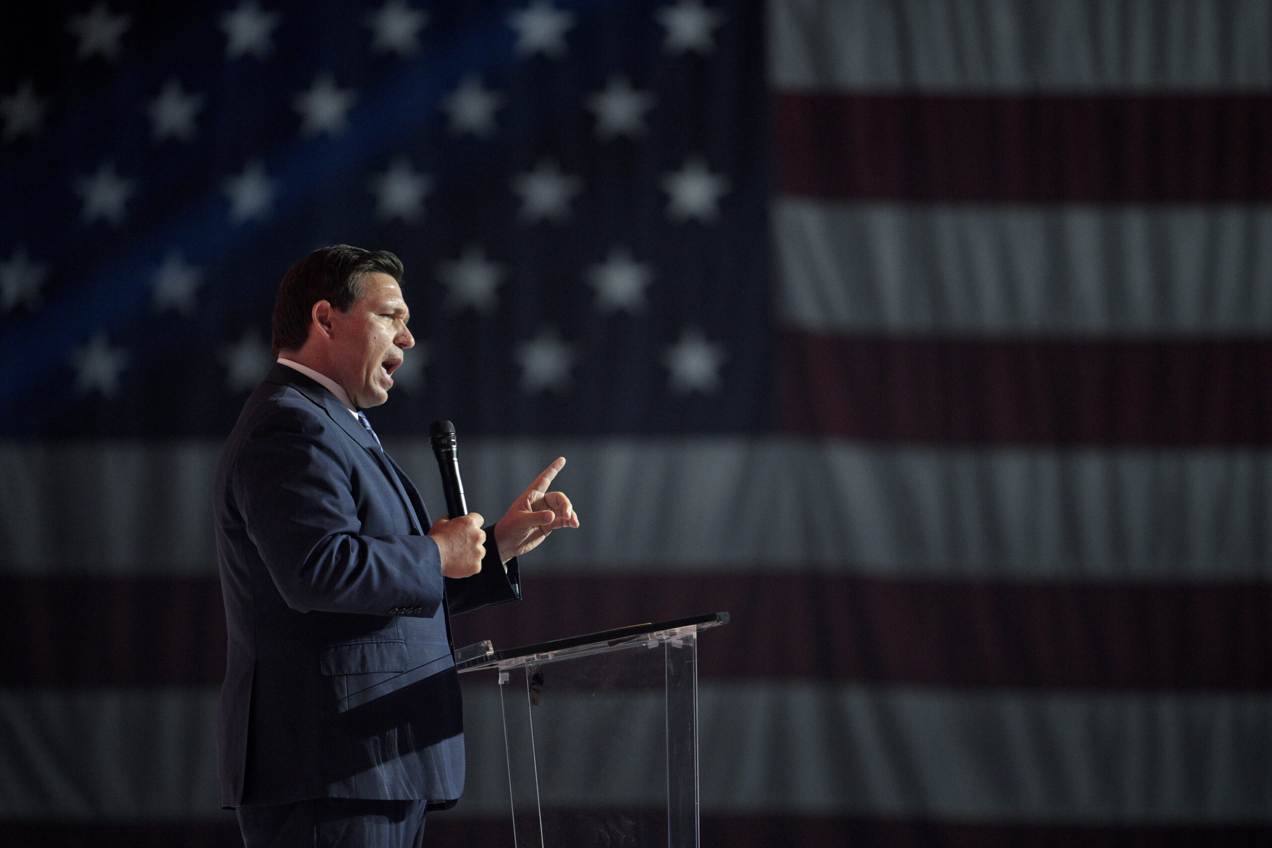 DeSantis prepares to ‘thread very fine needle’ that he’s like Trump — but not Trump