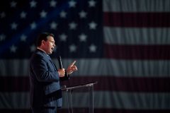 DeSantis prepares to ‘thread very fine needle’ that he’s like Trump — but not Trump