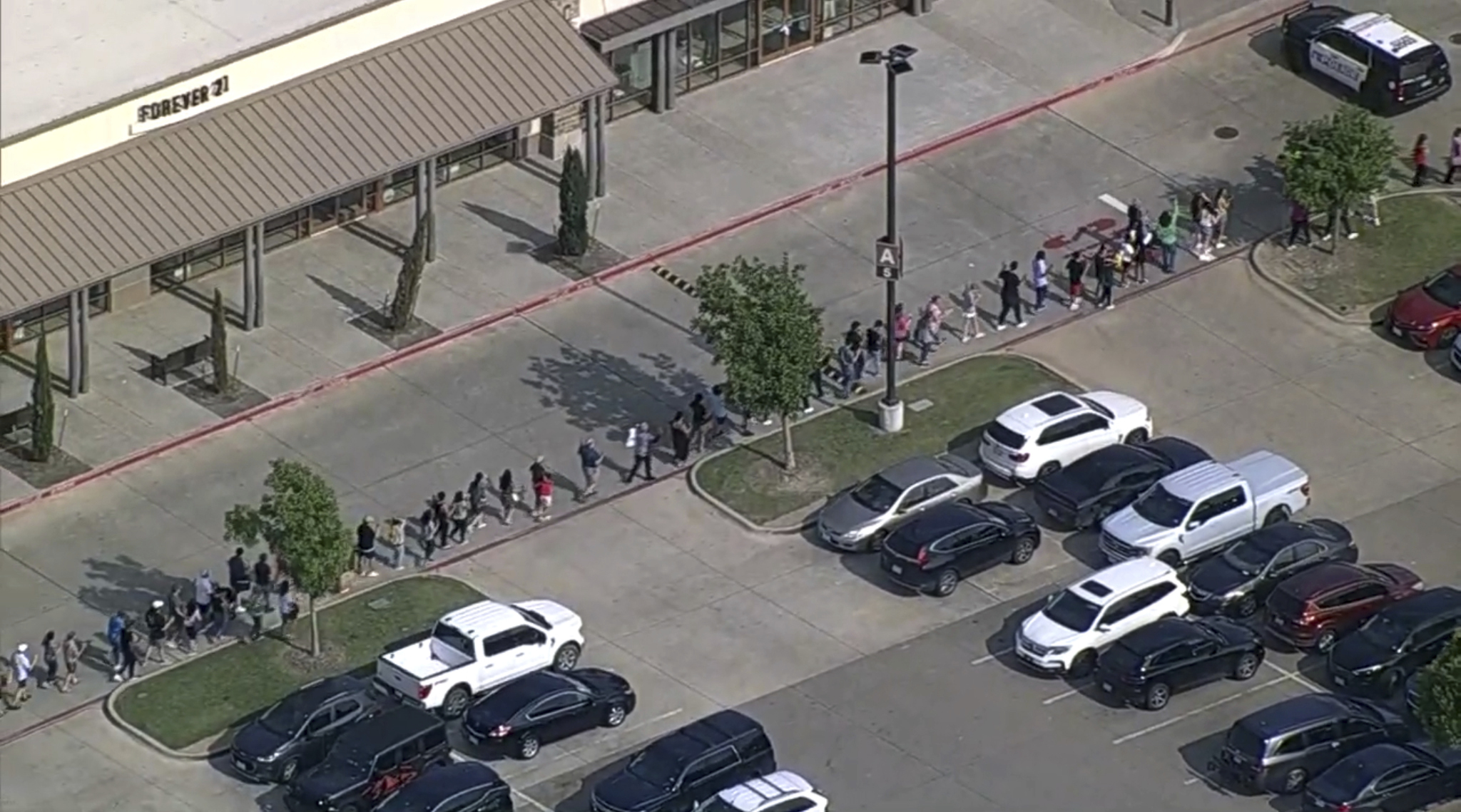 Police identify Texas mall shooting suspect as 33-year-old Mauricio Garcia