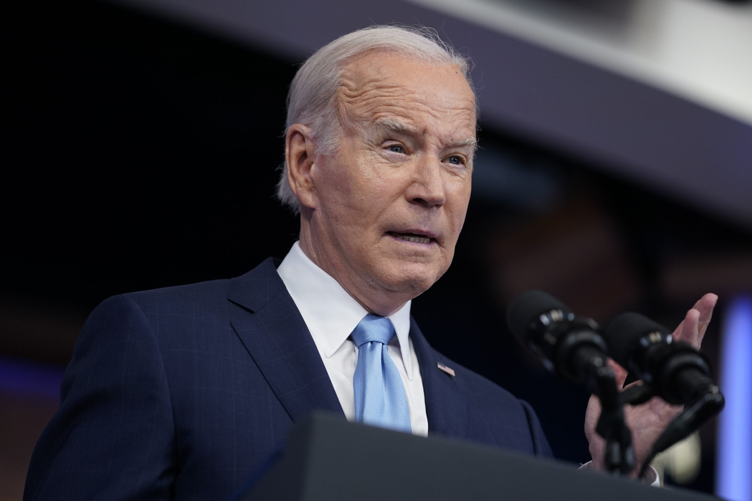 ‘Almost no confidence’ in Biden as economic leader: Gallup