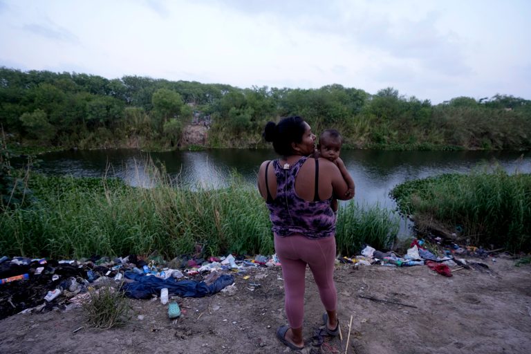 Texas Gov. Greg Abbott OKs river blockade of illegal immigrants