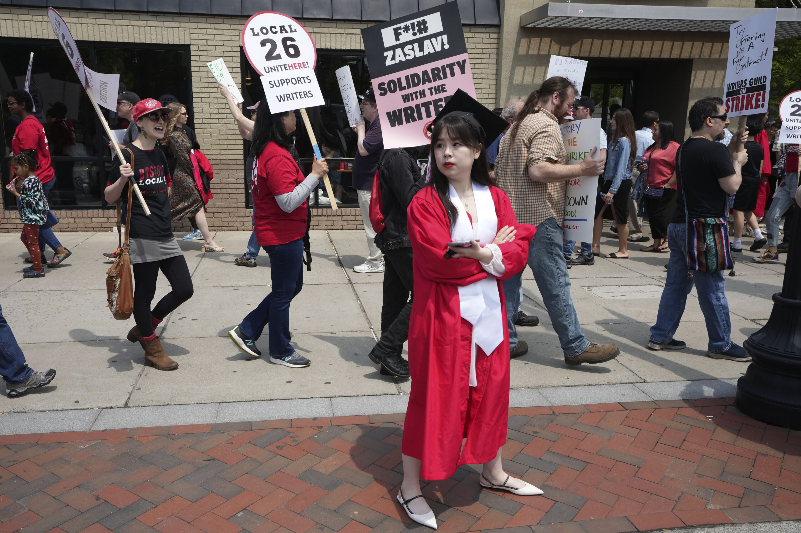 Warner Bros. Discovery CEO heckled during speech by students supporting writers strike