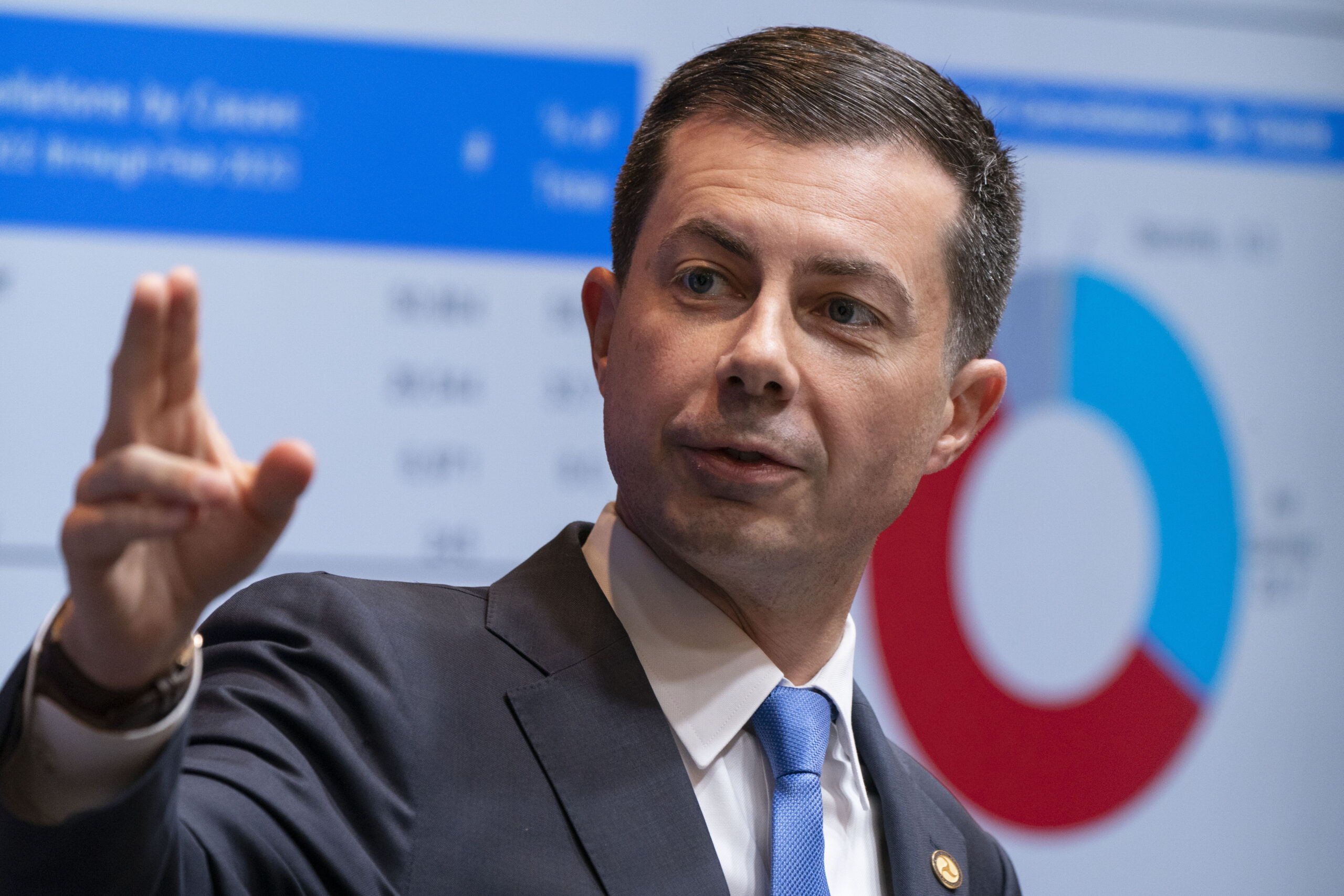 Maryland and Virginia senators tell Buttigieg DCA can’t handle more air traffic