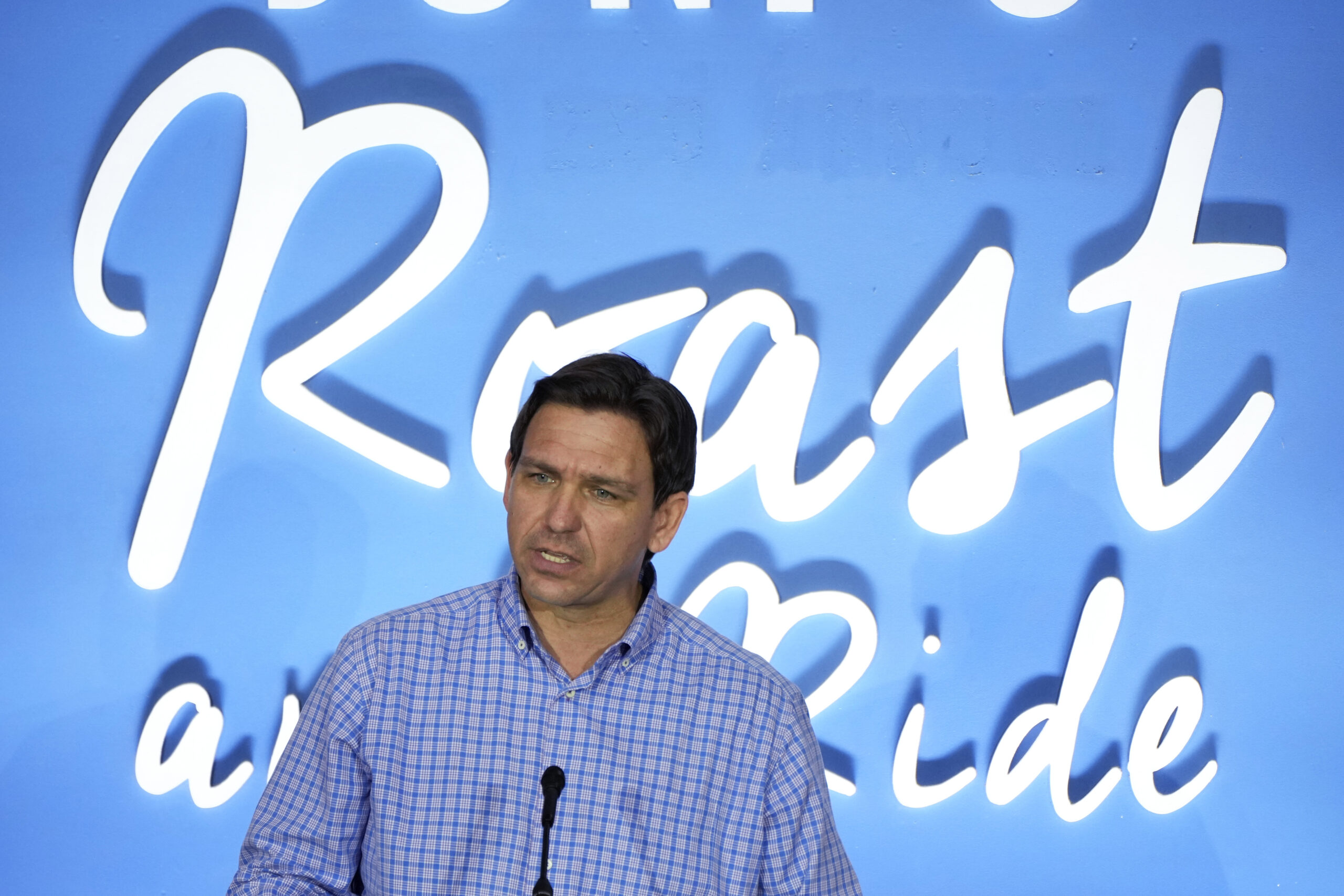 DeSantis runs to Trump’s right but looks to learn from Cruz in Iowa