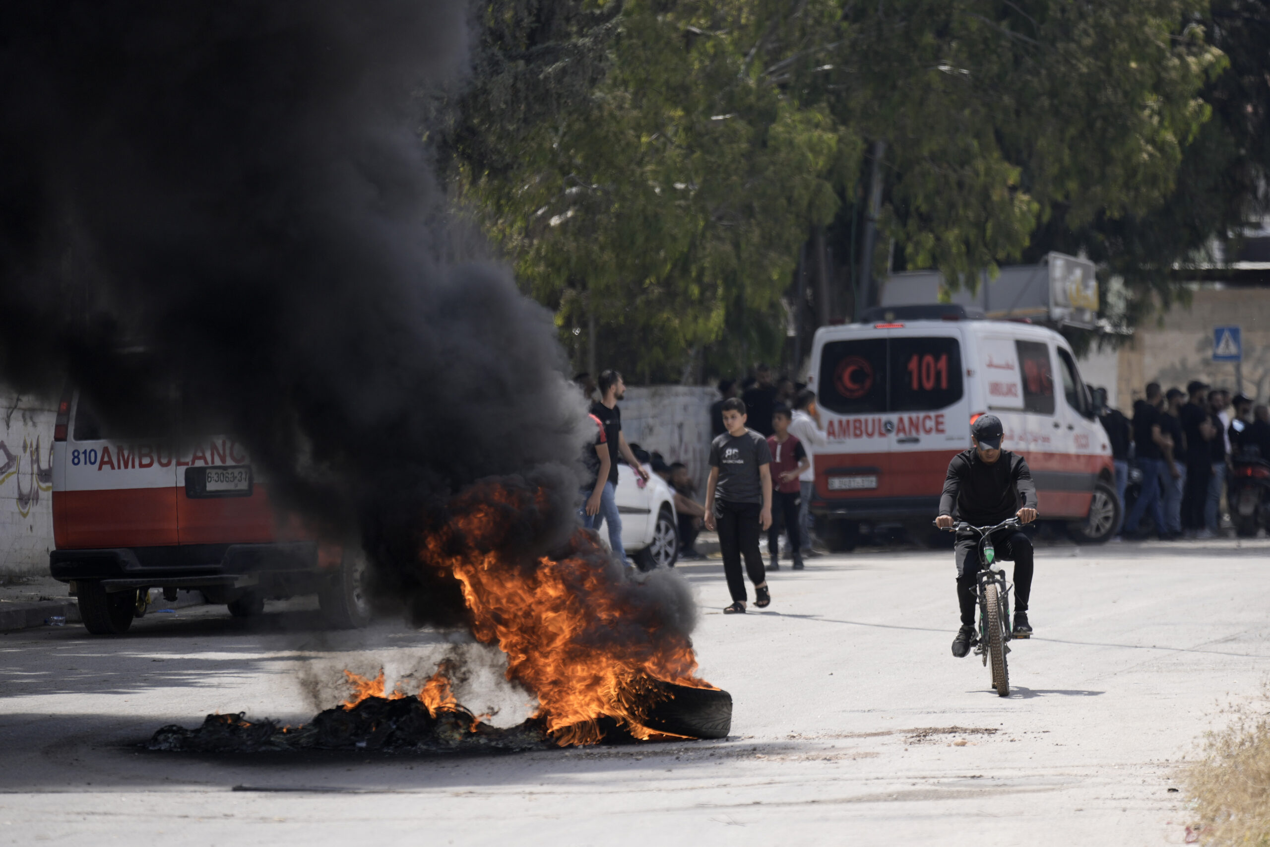 Israel raid on Jenin: Three dead and dozens wounded after firefight breaks out