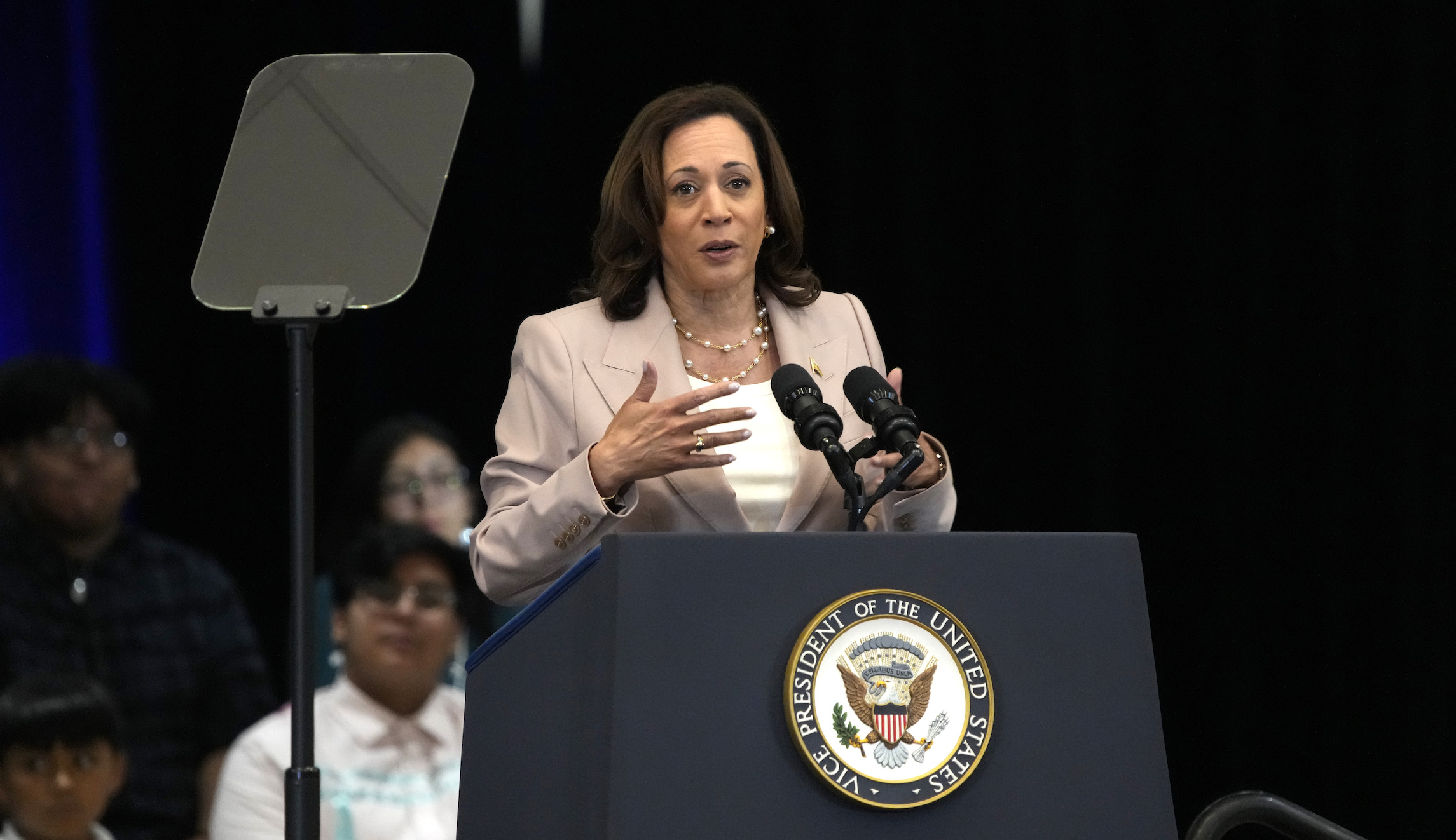 Kamala Harris plays Hillary Clinton’s fake accent game