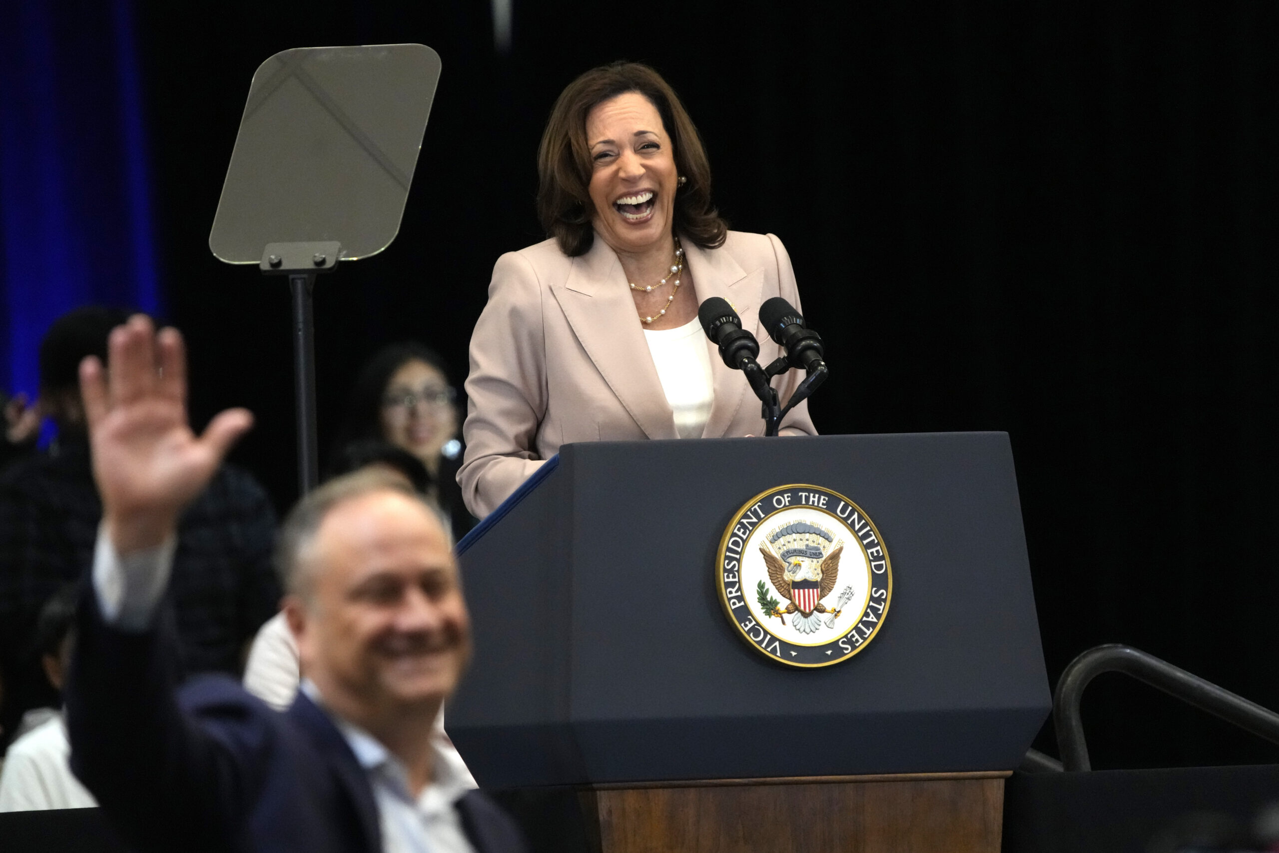 Kamala Harris explains AI at meeting: ‘It means artificial intelligence’