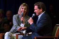 Iowa Gov. Kim Reynolds to interview several 2024 Republican presidential hopefuls