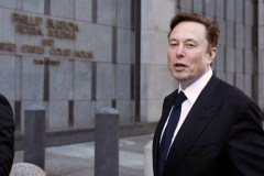 X throttles traffic to competitors and sites critical of Musk