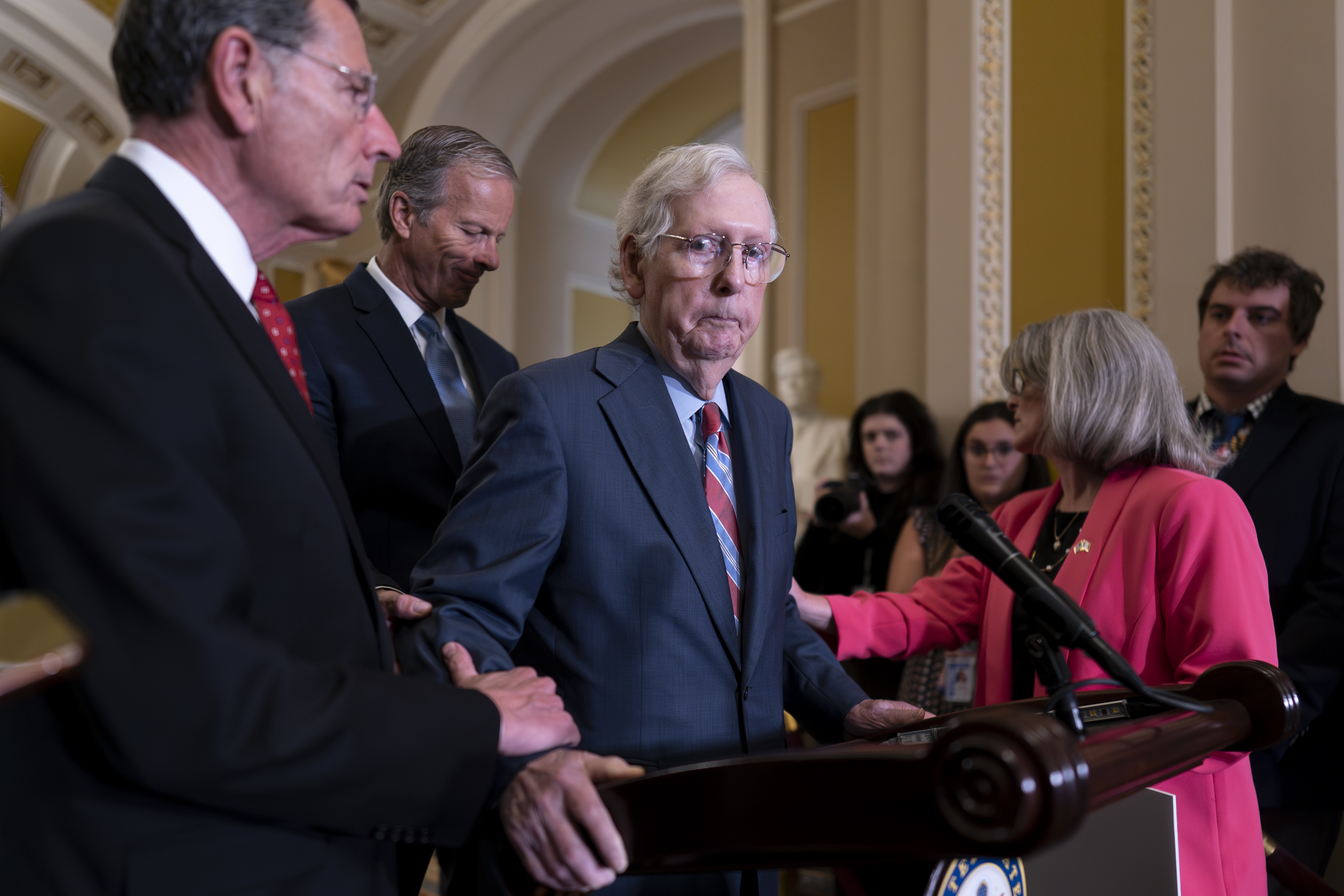 Mitch McConnell freezes up at weekly press conference, escorted away