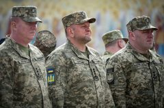 Zelensky replaces top military official, names new top commander