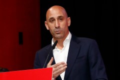 FIFA suspends Spanish soccer president following World Cup kiss controversy
