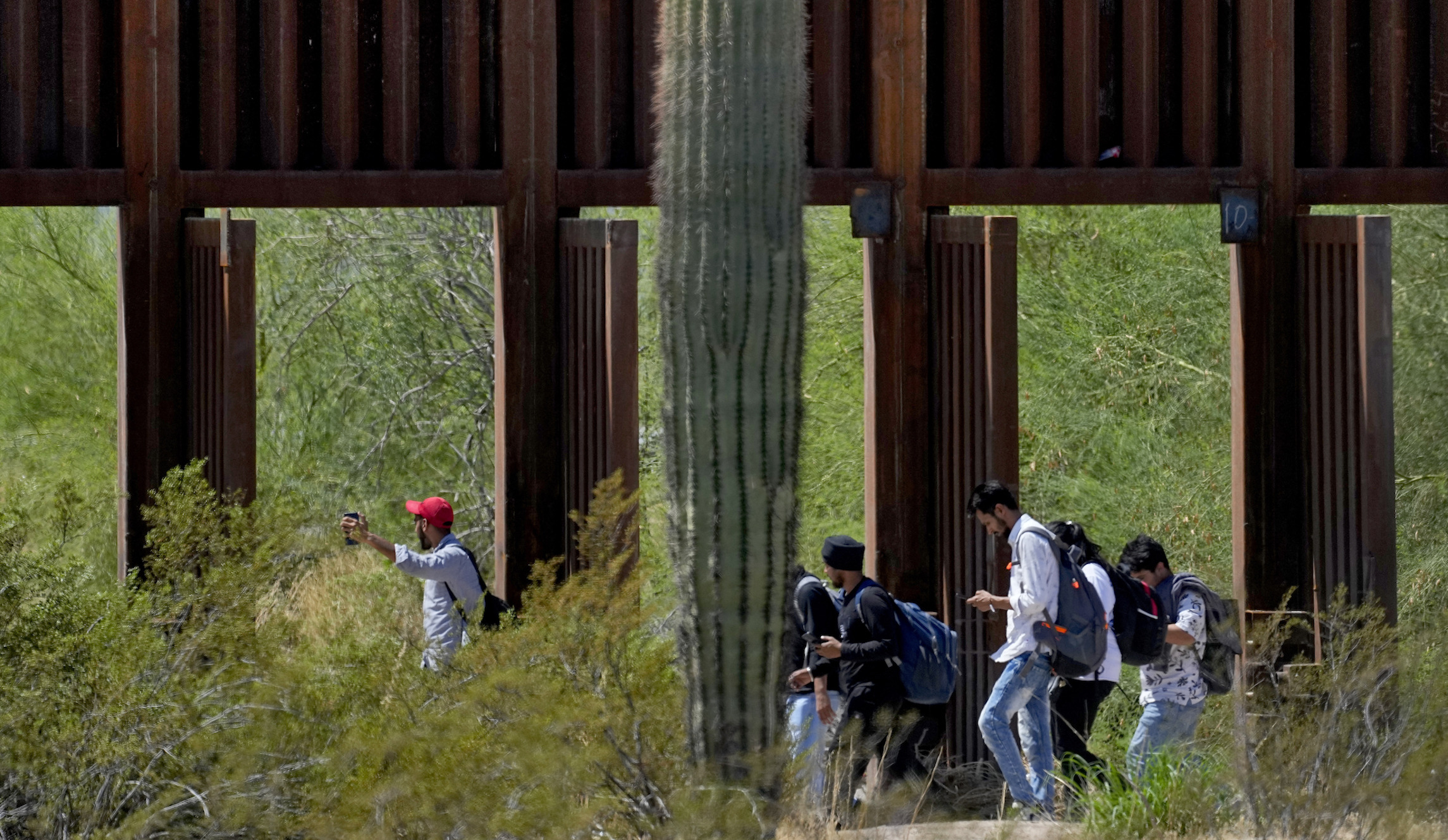 Border Patrol arrests 2,000 illegal immigrants, many from Africa, near Tucson in one day