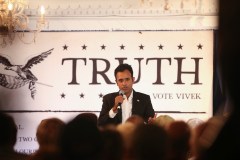 Vivek Ramaswamy’s ‘Truth’ sign falls on him during campaign event