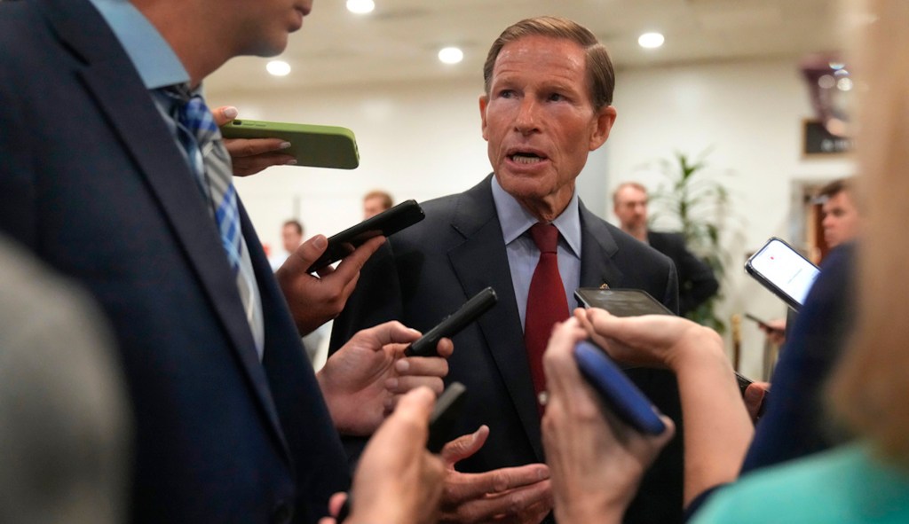 Blumenthal: Biden will ‘eventually come around’ on F-16s and ATACMS for Ukraine