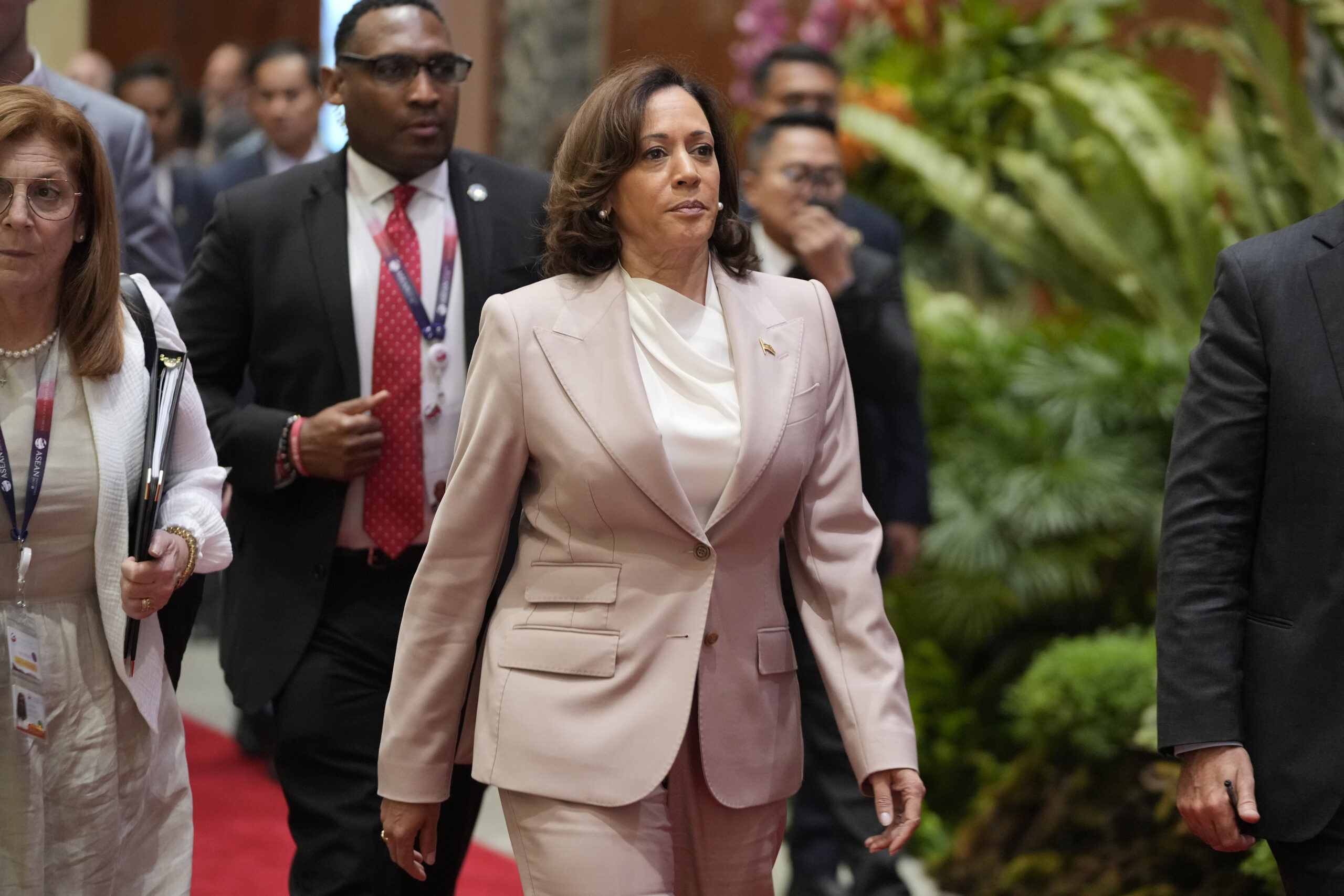 Kamala Harris dodges question on abortion limits, fueling late-term abortion debate