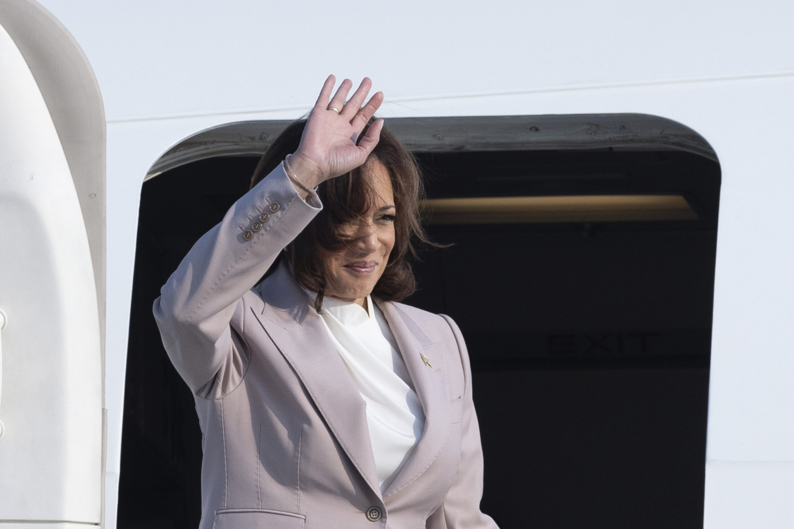 Kamala Harris setting out on monthlong bus tour to mobilize young voters: Report