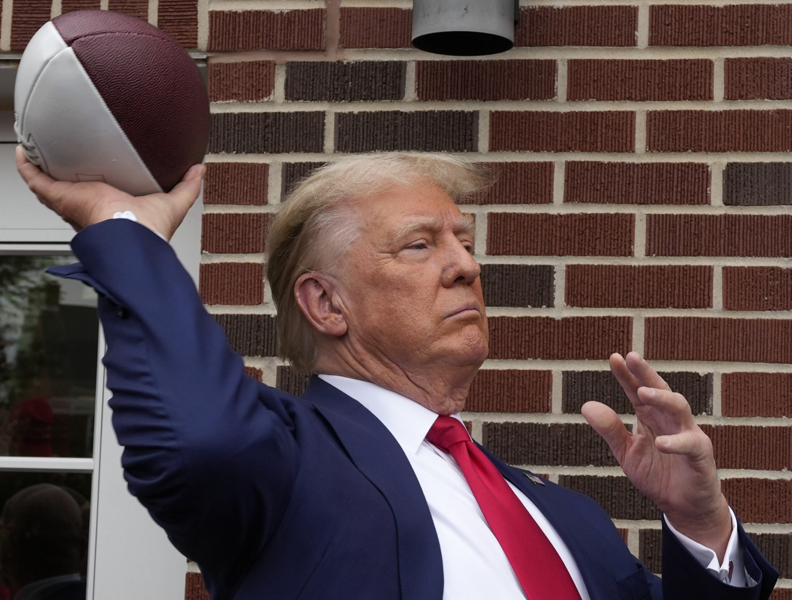 Trump to attend Palmetto Bowl between Clemson and South Carolina