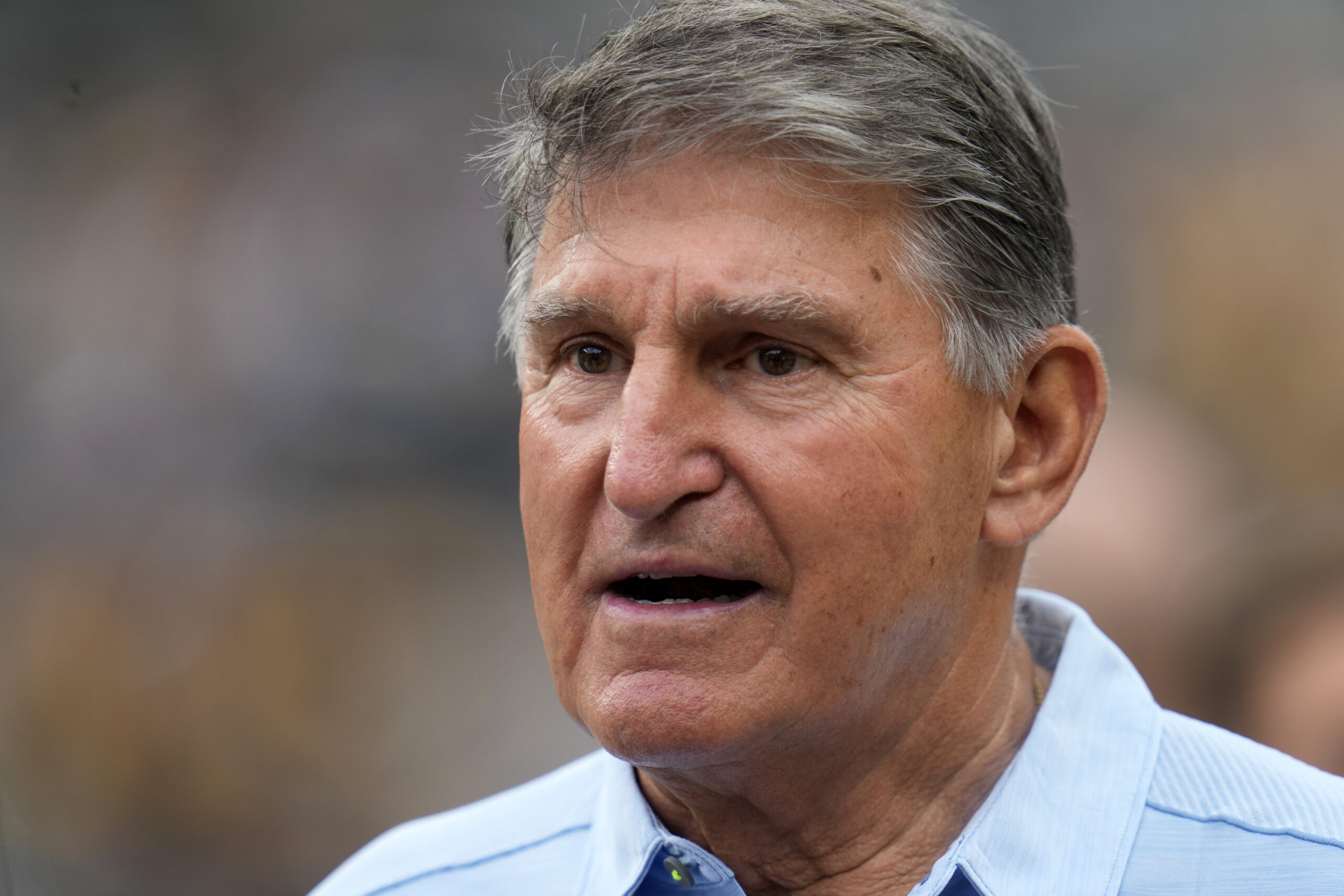 Manchin had private meeting with Bill Clinton as he toys with challenging Biden and ditching Democrats