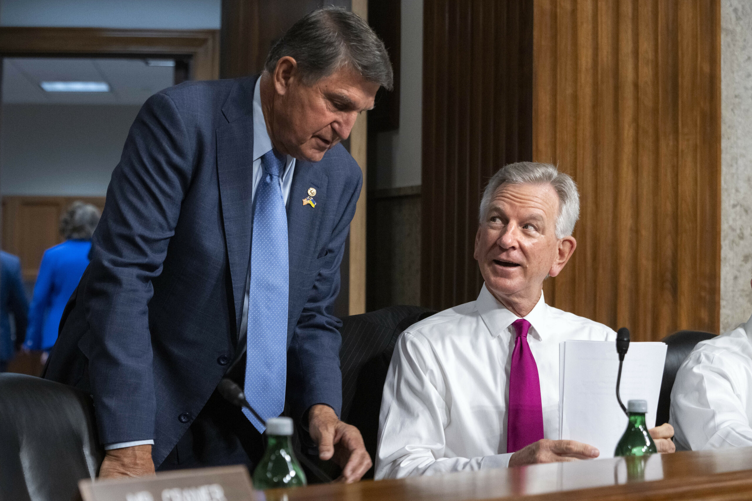 Manchin circulates petition to reverse dress code relaxation: Report