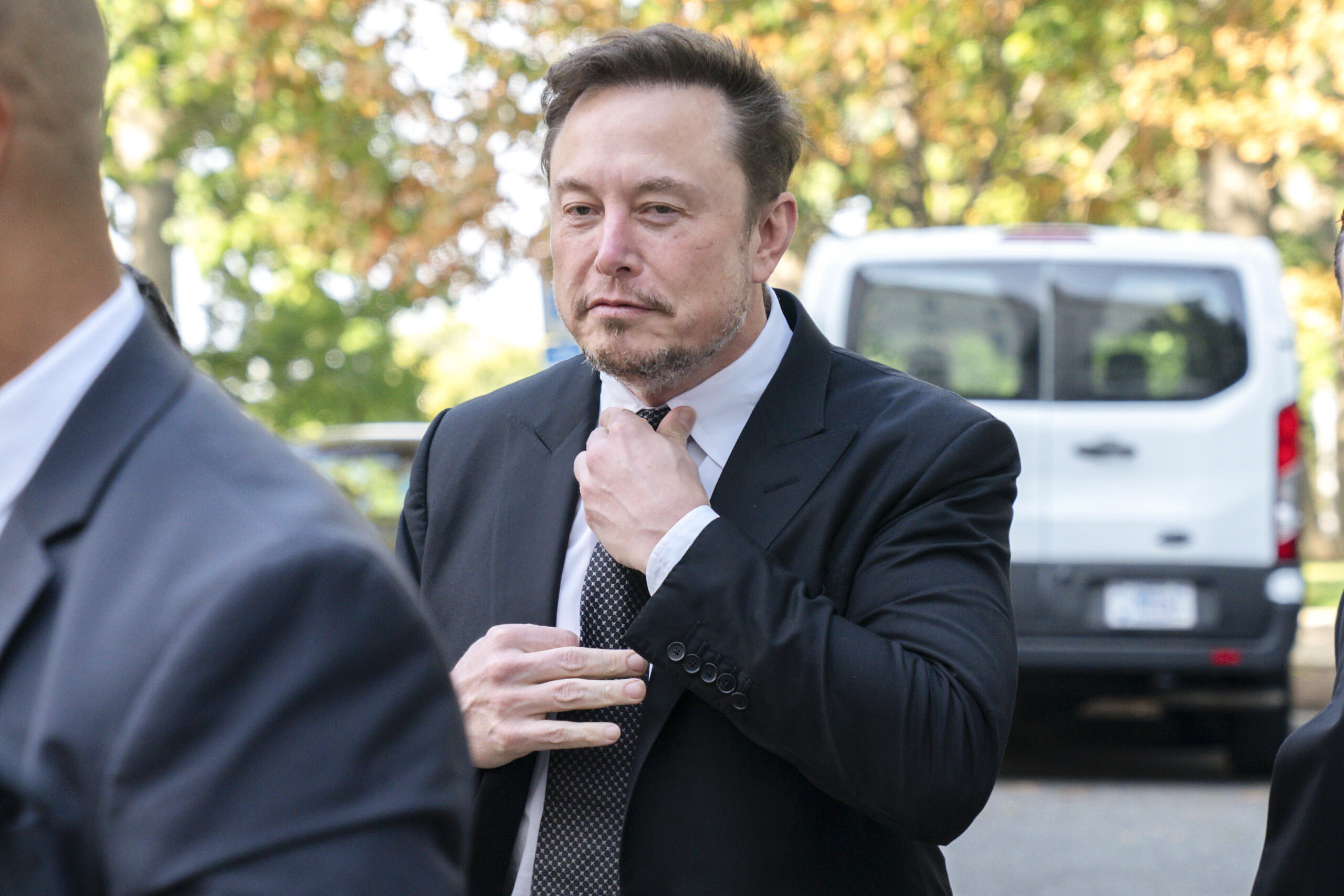 Musk removes headlines from articles shared on X