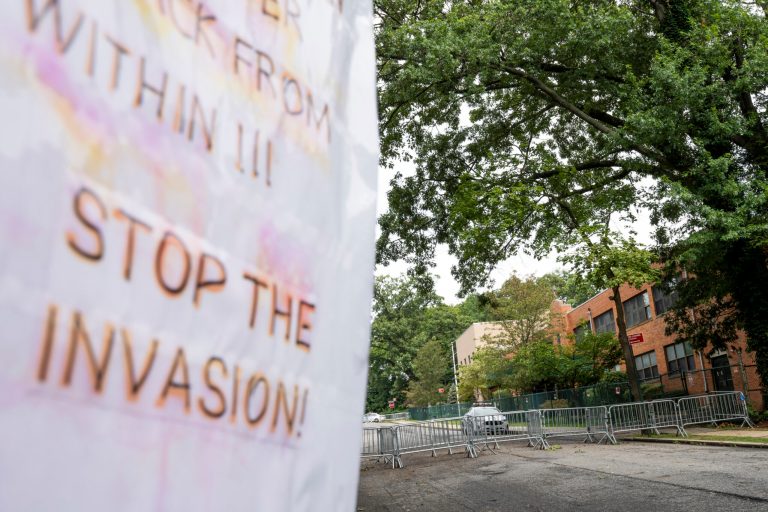 New Yorkers block busload of immigrants headed to new shelter