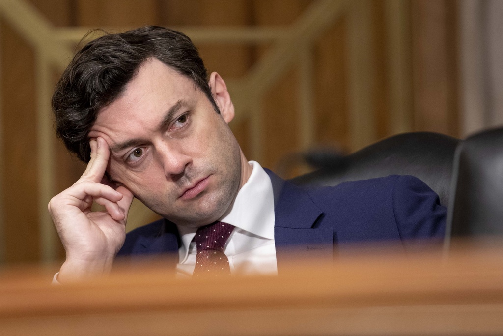 Fire at Atlanta building hosting Sen. Jon Ossoff’s office under investigation