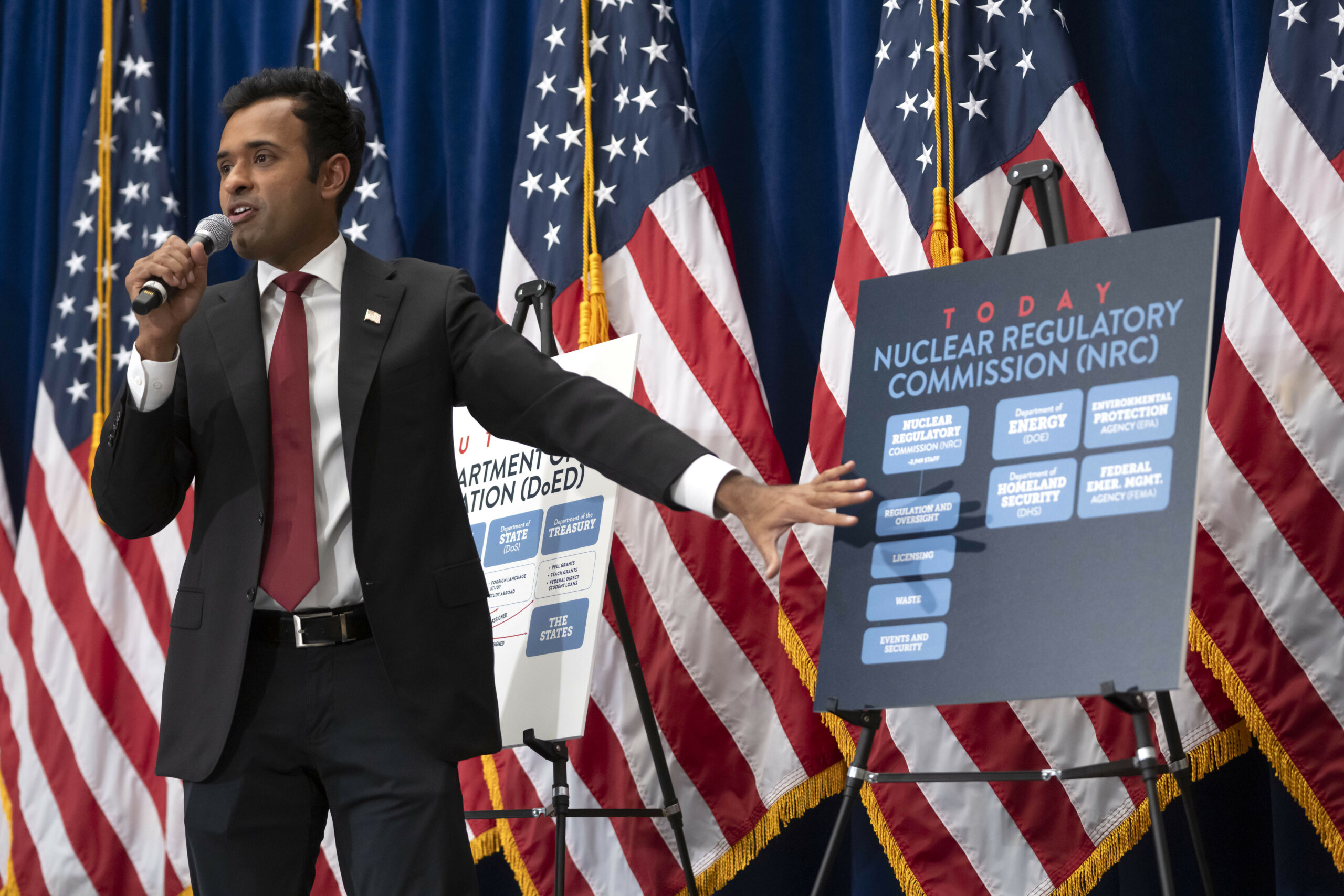 Ramaswamy says it’s a ‘myth’ that the president can’t fire federal employees en masse